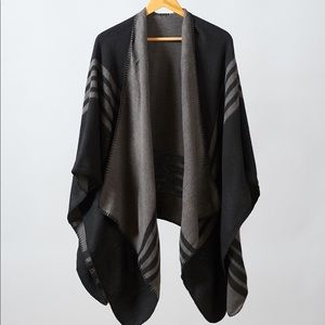 NWT BB Dakota Poncho, Gray